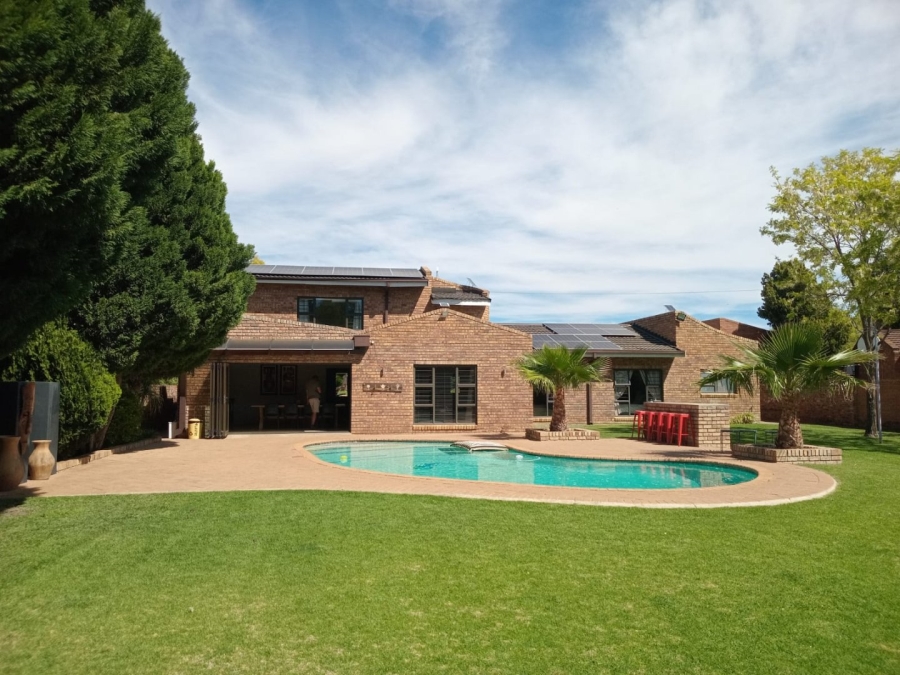 7 Bedroom Property for Sale in Bloemhof North West